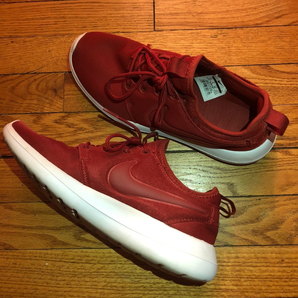 Red Nike Roshe 2
